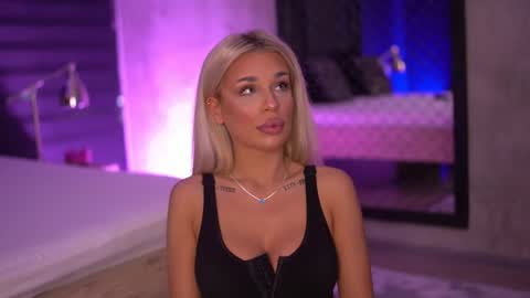 IvyRowa online show from September 2025 05:37:01 PM