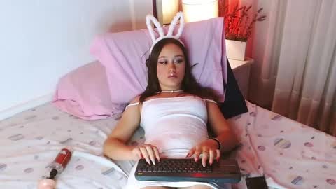 Snapshot of ivyy_crystal chatting on December 2024 08:43:02 PM Ivy online show from December 2024 08:43:02 PM