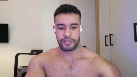 Izaak online show from January 2025 11:55:01 PM