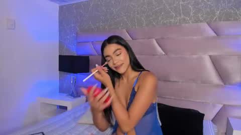 Snapshot of izanthorne chatting on July 2026 12:42:02 PM Izan Thorne online show from July 2026 12:42:02 PM