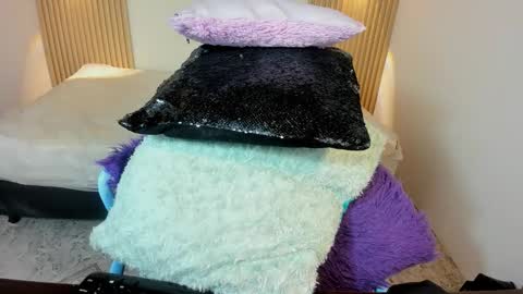 Snapshot of izelevans chatting on February 2026 12:15:01 PM izelevans online show from February 2026 12:15:01 PM