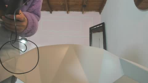 Snapshot of izelevans chatting on April 2026 10:05:01 AM izelevans online show from April 2026 10:05:01 AM