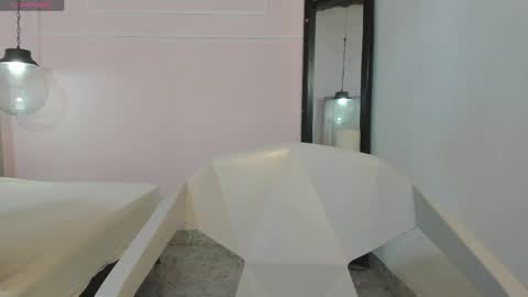 Snapshot of izelevans chatting on April 2026 10:55:01 AM izelevans online show from April 2026 10:55:01 AM