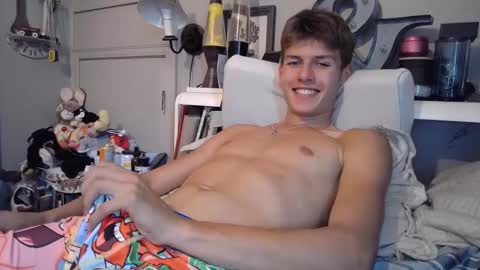 Snapshot of izzame2 chatting on September 2025 09:27:02 PM Willis online show from September 2025 09:27:02 PM