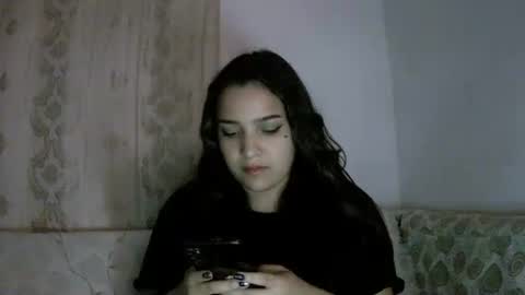 izzy_32 online show from February 2026 06:28:01 AM