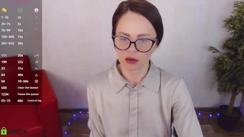 Queen of nylon  Victoria online show from February 2026 05:03:01 AM