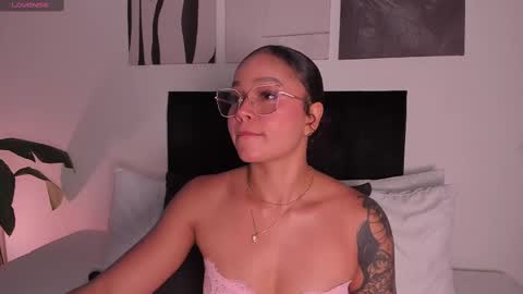 Izzy vega  online show from October 2025 01:11:01 AM