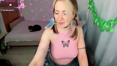 Snapshot of izzyholly chatting on April 2026 01:06:02 PM K A T E I have great pvt hot shows with dildos shows in pantyhose I love to squirt fabulously online show from April 2026 01:06:02 PM