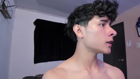 Snapshot of j_u_p_i_t_e_r chatting on December 2024 02:49:02 PM Noah online show from December 2024 02:49:02 PM