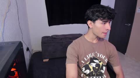 Snapshot of j_u_p_i_t_e_r chatting on December 2024 12:05:02 PM Noah online show from December 2024 12:05:02 PM