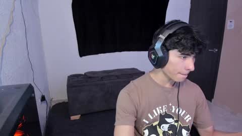 Snapshot of j_u_p_i_t_e_r chatting on December 2024 03:12:01 PM Noah online show from December 2024 03:12:01 PM