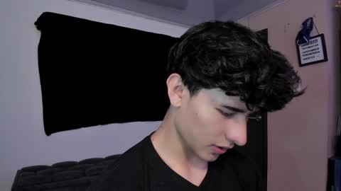 Snapshot of j_u_p_i_t_e_r chatting on December 2024 12:50:02 PM Noah online show from December 2024 12:50:02 PM