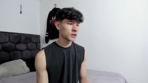 Snapshot of j_u_p_i_t_e_r chatting on December 2024 01:51:02 PM Noah online show from December 2024 01:51:02 PM