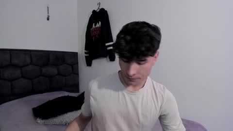 Snapshot of j_u_p_i_t_e_r chatting on December 2024 04:10:01 PM Noah online show from December 2024 04:10:01 PM