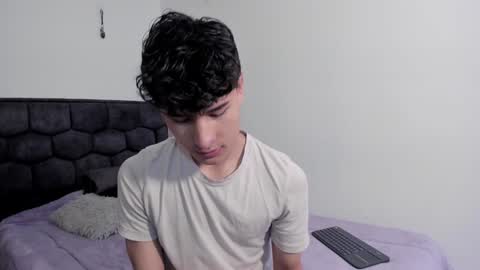 Snapshot of j_u_p_i_t_e_r chatting on December 2024 01:25:01 PM Noah online show from December 2024 01:25:01 PM