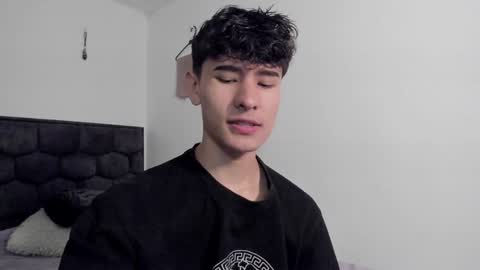 Snapshot of j_u_p_i_t_e_r chatting on January 2025 12:46:02 PM Noah online show from January 2025 12:46:02 PM