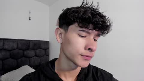 Snapshot of j_u_p_i_t_e_r chatting on January 2025 12:52:02 PM Noah online show from January 2025 12:52:02 PM