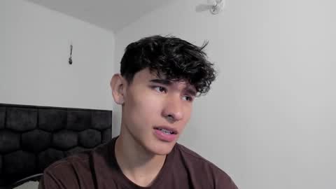 Snapshot of j_u_p_i_t_e_r chatting on January 2025 03:39:02 PM Noah online show from January 2025 03:39:02 PM