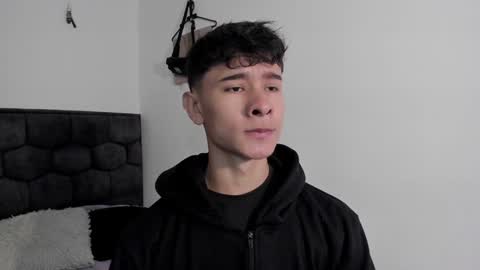 Snapshot of j_u_p_i_t_e_r chatting on January 2025 12:24:02 PM Noah online show from January 2025 12:24:02 PM