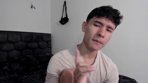 Snapshot of j_u_p_i_t_e_r chatting on January 2025 01:22:01 PM Noah online show from January 2025 01:22:01 PM