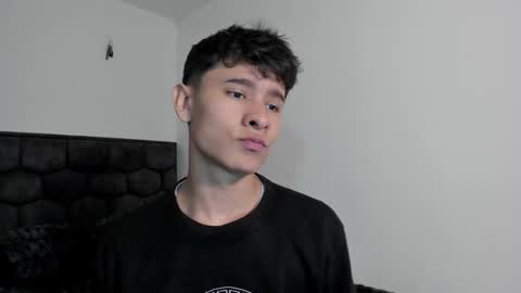 Snapshot of j_u_p_i_t_e_r chatting on January 2025 11:21:02 PM Noah online show from January 2025 11:21:02 PM