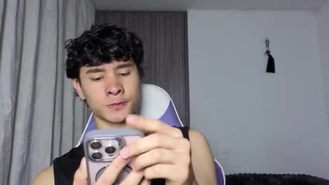 Snapshot of j_u_p_i_t_e_r chatting on October 2025 03:35:01 PM Noah online show from October 2025 03:35:01 PM