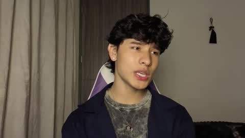 Snapshot of j_u_p_i_t_e_r chatting on November 2025 11:15:01 PM Noah online show from November 2025 11:15:01 PM