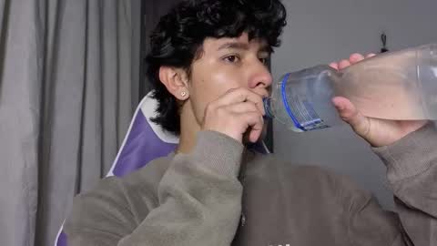 Snapshot of j_u_p_i_t_e_r chatting on November 2025 01:44:02 PM Noah online show from November 2025 01:44:02 PM