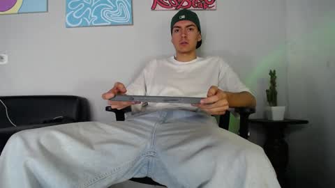 INDEPENDENT MODEL online show from December 2024 04:05:01 PM