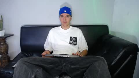 INDEPENDENT MODEL online show from January 2025 12:15:02 PM