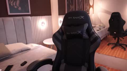 Jackson Bell online show from October 2025 12:44:02 PM