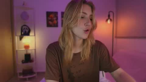 Snapshot of jacky_croft chatting on October 2025 05:08:01 AM Linda Sofia help me get to 100 thumbs up online show from October 2025 05:08:01 AM