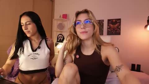 Snapshot of jacky_croft chatting on November 2025 05:42:02 AM Linda Sofia help me get to 100 thumbs up online show from November 2025 05:42:02 AM