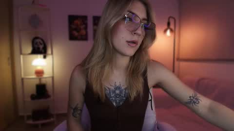 Snapshot of jacky_croft chatting on November 2025 04:55:02 AM Linda Sofia help me get to 100 thumbs up online show from November 2025 04:55:02 AM