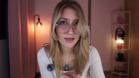 Snapshot of jacky_croft chatting on November 2025 04:49:01 AM Linda Sofia help me get to 100 thumbs up online show from November 2025 04:49:01 AM