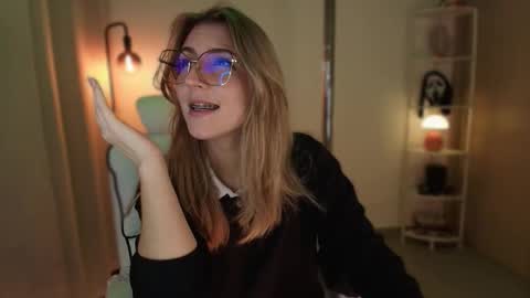 Snapshot of jacky_croft chatting on December 2025 04:06:01 AM Linda Sofia help me get to 100 thumbs up online show from December 2025 04:06:01 AM