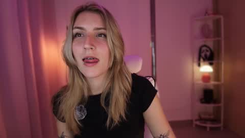 Snapshot of jacky_croft chatting on December 2025 04:31:02 AM Linda Sofia help me get to 100 thumbs up online show from December 2025 04:31:02 AM