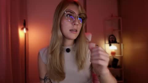 Snapshot of jacky_croft chatting on March 2026 03:06:02 AM Linda Sofia help me get to 100 thumbs up online show from March 2026 03:06:02 AM