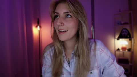 Snapshot of jacky_croft chatting on April 2026 12:42:02 AM Linda Sofia help me get to 100 thumbs up online show from April 2026 12:42:02 AM