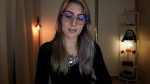 Snapshot of jacky_croft chatting on April 2026 12:41:01 AM Linda Sofia help me get to 100 thumbs up online show from April 2026 12:41:01 AM