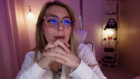 Snapshot of jacky_croft chatting on April 2026 01:41:02 AM Linda Sofia help me get to 100 thumbs up online show from April 2026 01:41:02 AM