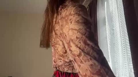 Snapshot of jaclynmalcolm chatting on June 2026 05:17:01 AM Lillian online show from June 2026 05:17:01 AM
