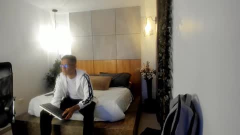 jacobdraven online show from November 2025 03:23:01 AM