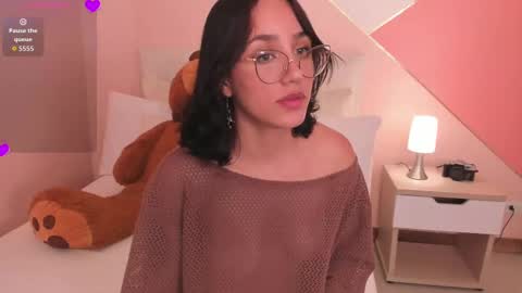 Jade online show from October 2025 05:45:01 PM