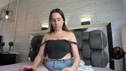  JADE  online show from December 2025 07:44:01 PM