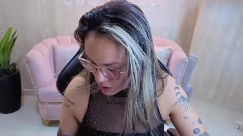 Snapshot of jade_jones_a chatting on October 2025 04:13:02 AM Jade online show from October 2025 04:13:02 AM