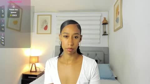 Snapshot of jade_obi chatting on February 2025 02:48:02 PM Jade smile online show from February 2025 02:48:02 PM