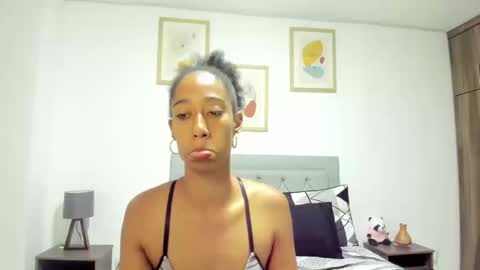 Snapshot of jade_obi chatting on September 2025 02:28:02 PM Jade smile online show from September 2025 02:28:02 PM