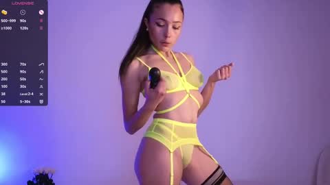 Jade Paris online show from November 2025 06:51:01 PM