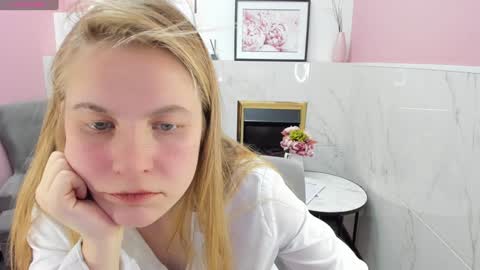 Jade online show from December 2024 11:35:02 PM